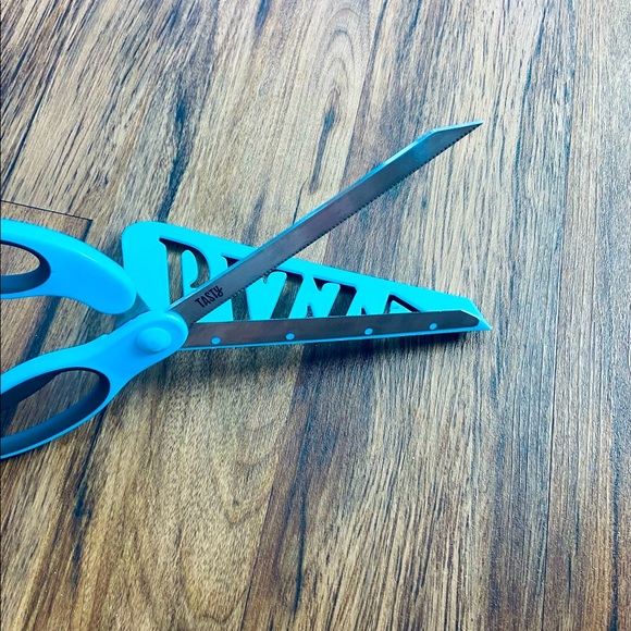 Tasty Cut n’ Serve Pizza Scissors - Picture 6 of 6